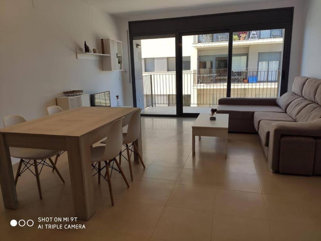 Apartament Somriu Делтебре Екстериор снимка